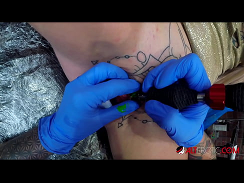 ❤️ Fìor tattooed hottie Sully Savage fhuair tattoo air a clitoris ☑ Bhidio fucking aig porn gd.gaypornforyou.ru ☑